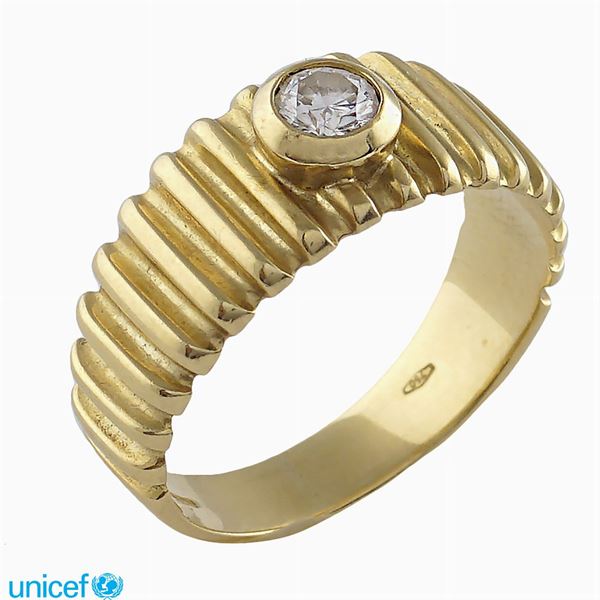 18kt gold and diamond ring