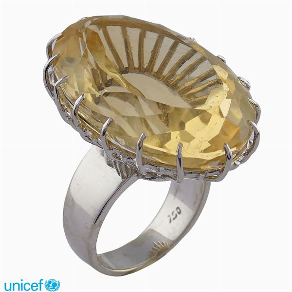18kt white gold and citrine quartz ring