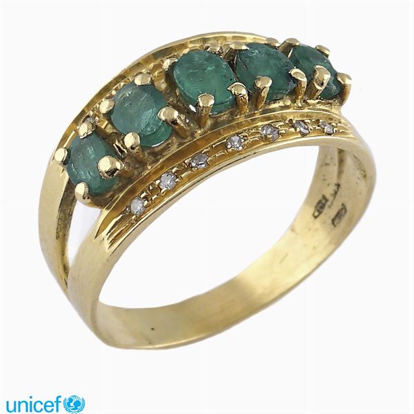 18kt gold and five emeralds ring