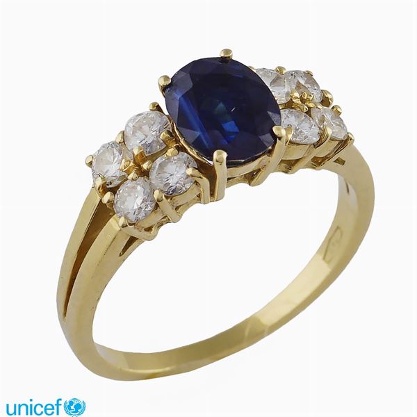 18kt gold ring and oval sapphire