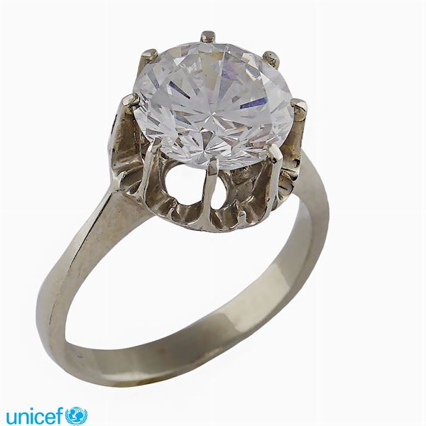 Anello solitario in oro bianco 18kt