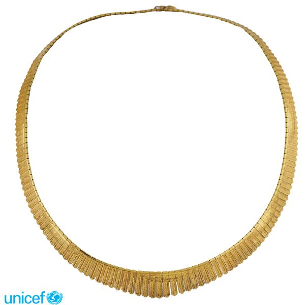 Collier in oro giallo satinato 18kt  (anni 50/60)  - Asta UNICEF ASTA A TEMPO ONLINE - Colasanti Casa d'Aste