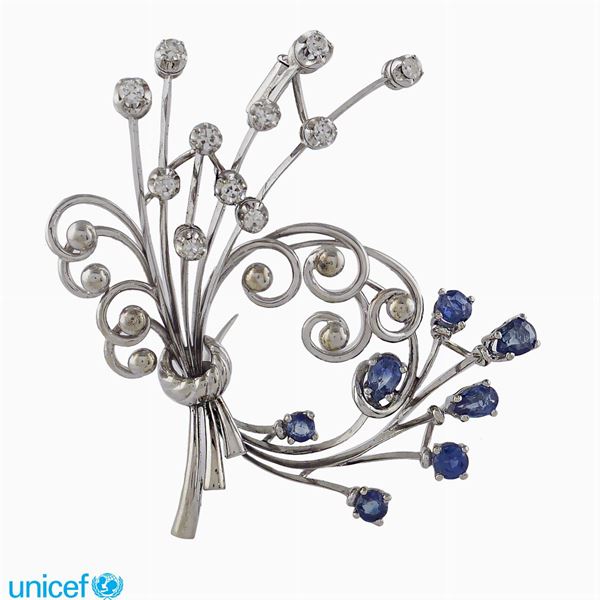18kt white gold floral ramage brooch