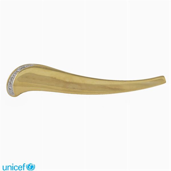 Spilla in oro giallo e bianco 18kt  - Asta UNICEF ASTA A TEMPO ONLINE - Colasanti Casa d'Aste