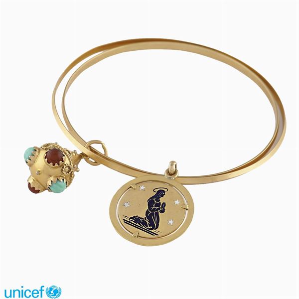 Due bracciali a manetta in oro giallo 18kt