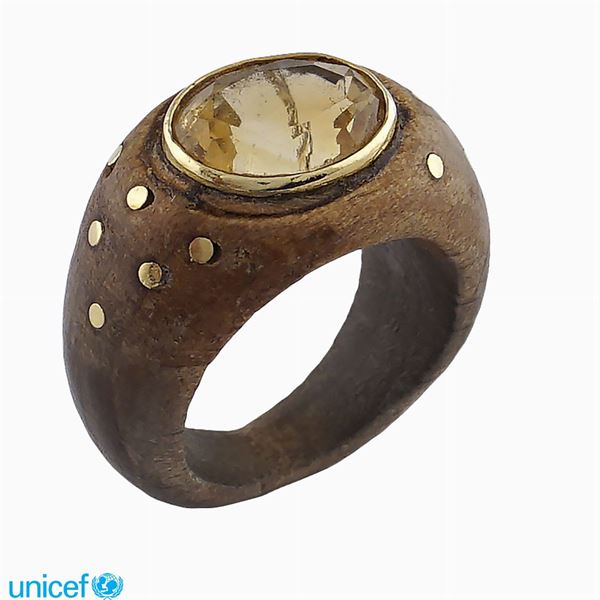 Wood and 18kt gold ring with citrine quartz