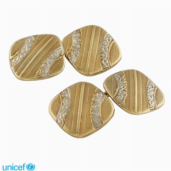 18kt gold cuff links