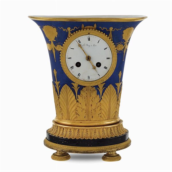 Porcelain and bronze table clock