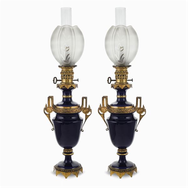 Coppia di lampade a petrolio elettrificate  (Francia, XIX - XX Sec.)  - Asta FINE ART DA UNA DIMORA TOSCANA  - Colasanti Casa d'Aste