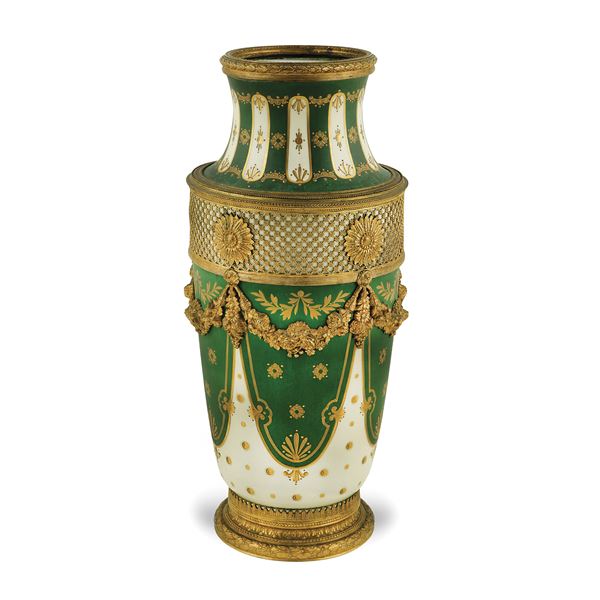 Vaso in porcellana Sevres  (Francia, XIX  - XX Sec.)  - Asta FINE ART DA UNA DIMORA TOSCANA  - Colasanti Casa d'Aste