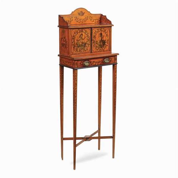 Particolare mobiletto in satinwood