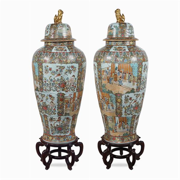 Pair of large polychrome Canton porcelain potiches  (China, 20th century)  - Auction Fine Art From a Tuscan Property - Colasanti Casa d'Aste