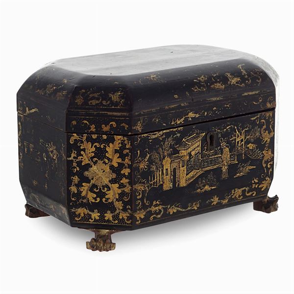 Lacquered wooden tea box