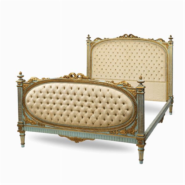 Lacquered and gilt wooden queen sized bed