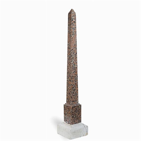 Large Assuan granite obelisk  (Rome, 19th century)  - Auction Fine Art From a Tuscan Property - Colasanti Casa d'Aste