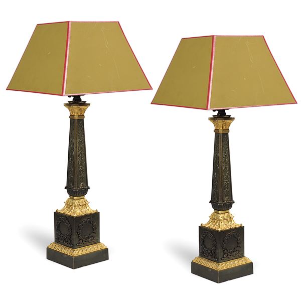 Coppia di lampade in bronzo dorato e brunito