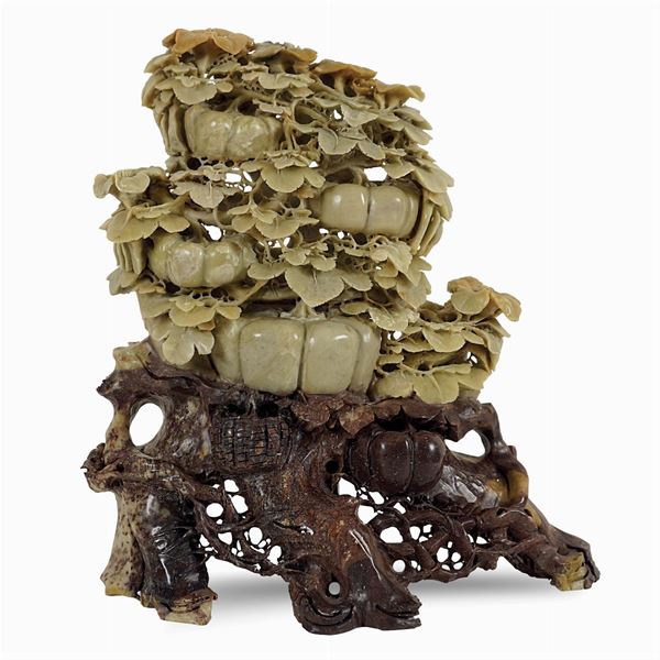Polychrome stones sculpture