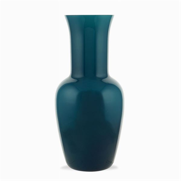 Venini, vaso in vetro opalino blu