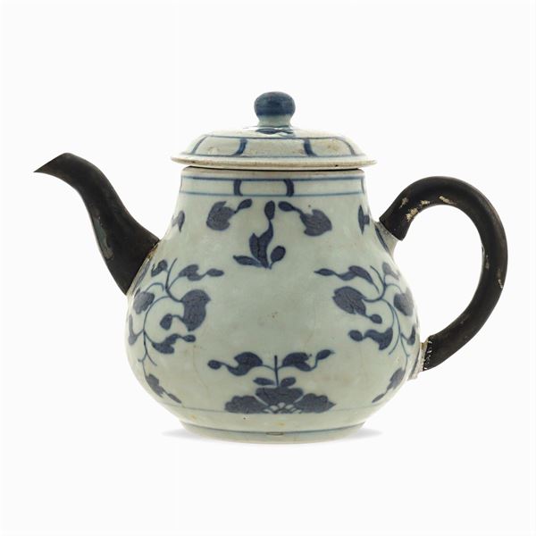 Porcelain teapot with lid