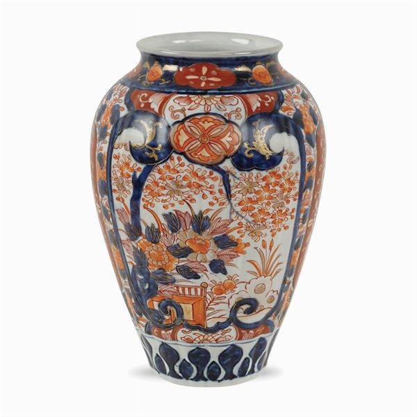 Vaso a balaustro in porcellana Imari