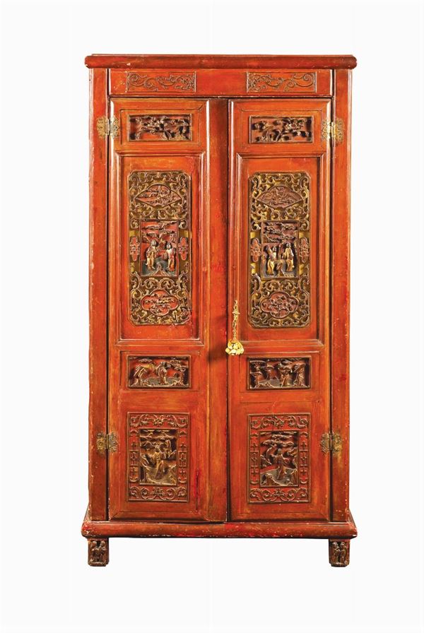 Armadio in legno laccato e parzialmente dorato  (Cina, XIX Sec.)  - Asta FINE ART DA UNA DIMORA TOSCANA  - Colasanti Casa d'Aste