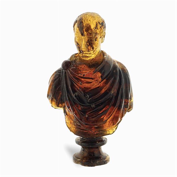 Busto ritratto in ambra naturale  (XIX Sec.)  - Asta FINE ART DA UNA DIMORA TOSCANA  - Colasanti Casa d'Aste