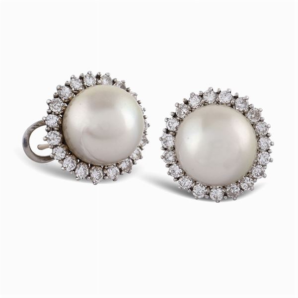 Orecchini in oro bianco 18kt con due perle coltivate