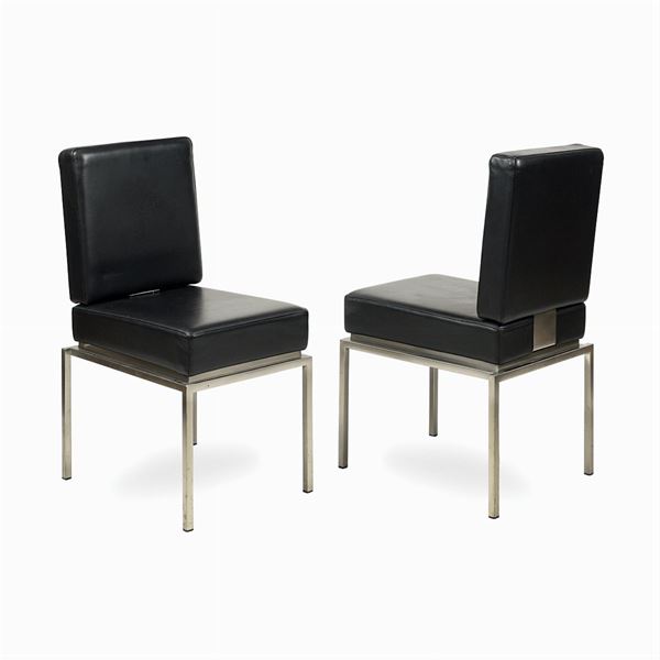 Pair of chairs with steel structure