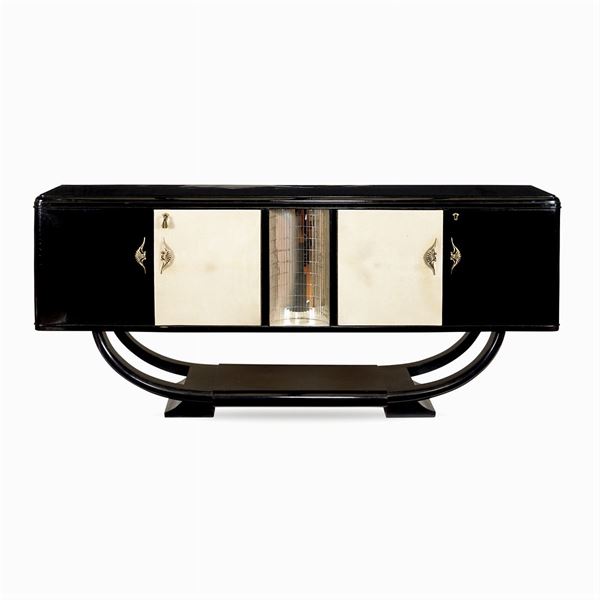 Credenza con struttura in legno laccato nero