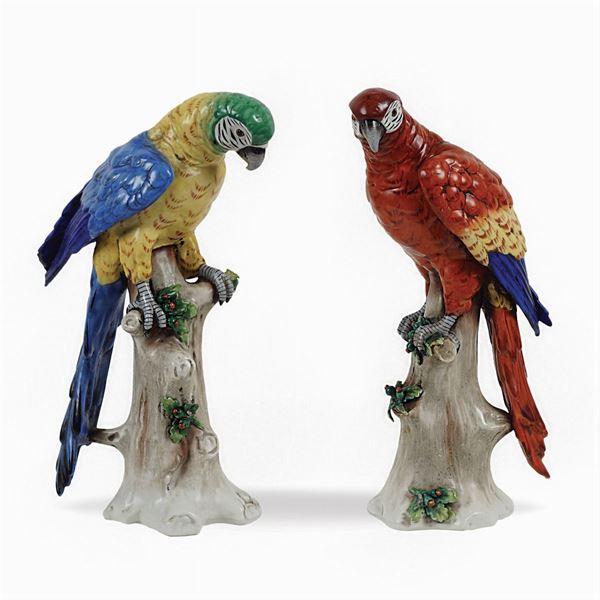 Pair of porcelain sculptures  (Capodimonte, 20th century)  - Auction Online timed Auction objects of art - II - Colasanti Casa d'Aste