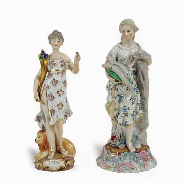 Due figure femminili in porcellana policroma