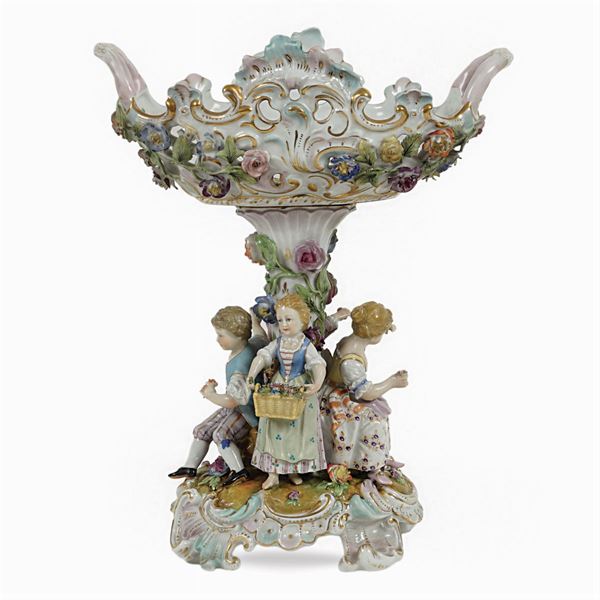 Polychrome porcelain centerpiec stand