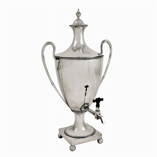 Samovar in argento a due manici