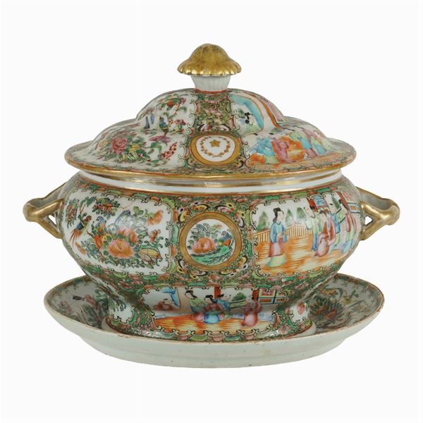 Soup tureen withCanton porcelain presentoire