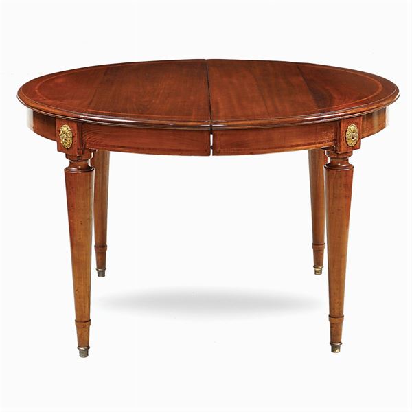 Mahogany dining table venereed in bois de rose  (France, 19th century)  - Auction Fine Art From a Tuscan Property - Colasanti Casa d'Aste