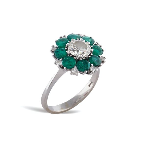 18kt white gold, diamonds and emeralds ring
