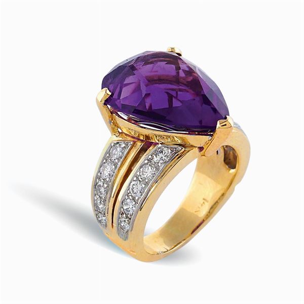 Anello in oro giallo 14kt con ametista