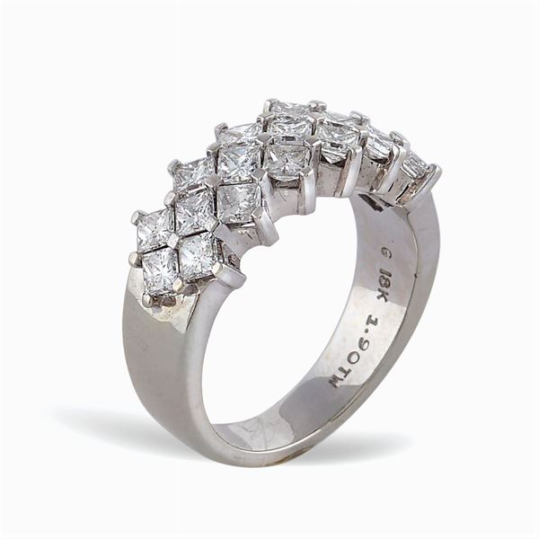 Anello a fascia in oro bianco 18kt e diamanti