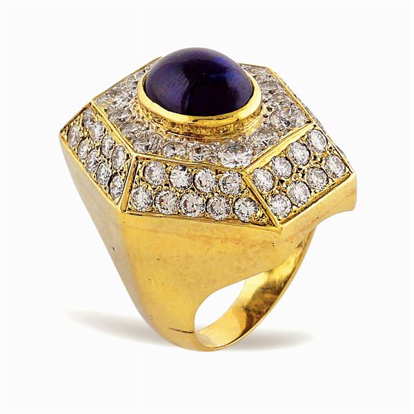 Anello in oro giallo 14kt con zaffiro taglio cabochon