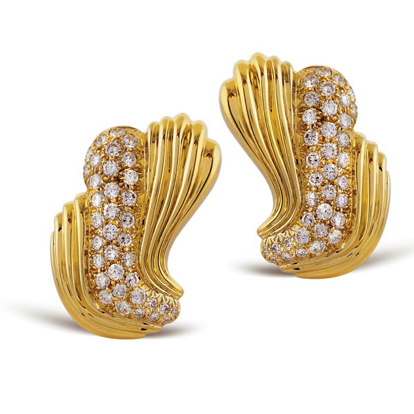 18kt gold and diamond lobe earrings  (signed La Triomphe)  - Auction Important Jewels & Fine Watches - Colasanti Casa d'Aste