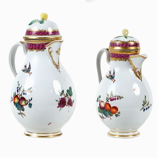 Two white porcelain coffee pots  (Vienna, 19th - 20th century)  - Auction Online timed Auction objects of art - II - Colasanti Casa d'Aste