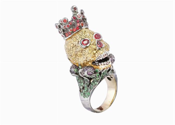 A silver and gemstone crowned skull ring  (1970s)  - Auction Online timed Auction Jewels and wacthes - III - Colasanti Casa d'Aste