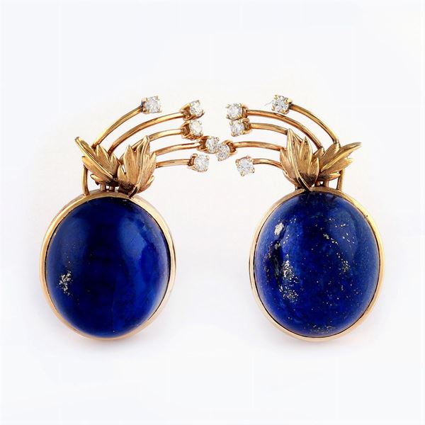 A pair of 18kt lobe earrings