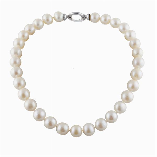 A  string of cultured freshwater pearls