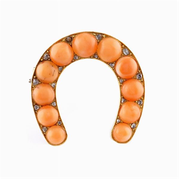 An 18kt rose gold horseshoe brooch