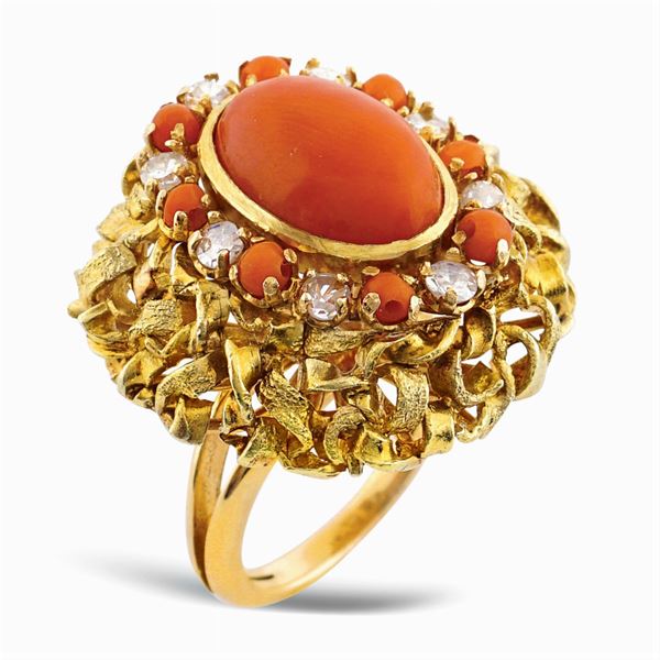 18kt gold ring with coral