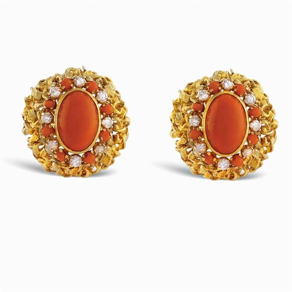 18kt gold and coral earrings