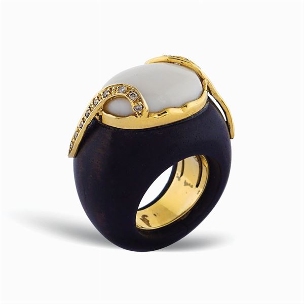 Anello realizzato in legno e oro giallo 18kt