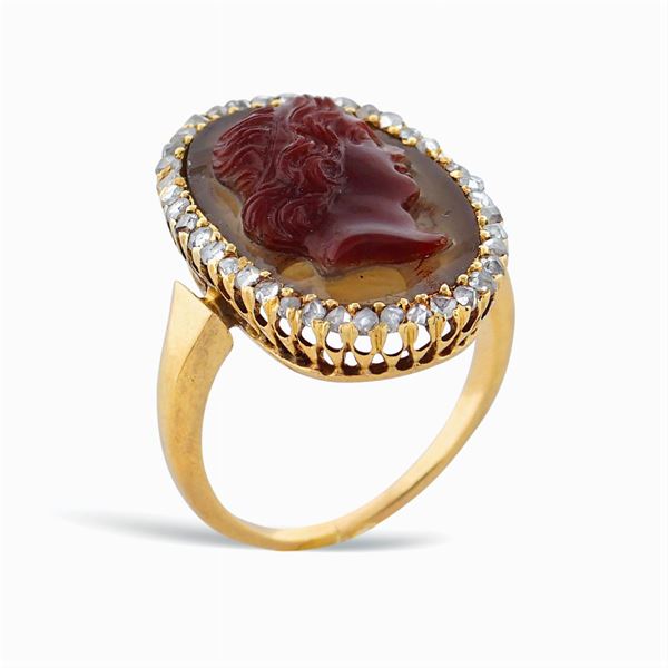 Anello in oro giallo 18kt con cammeo