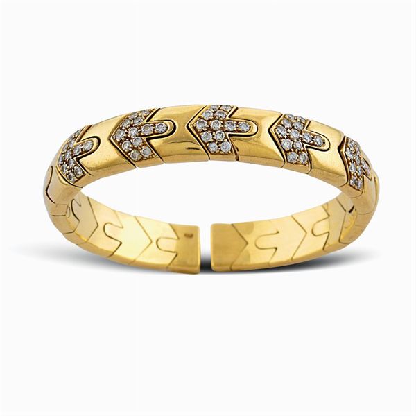 Bracciale manetta in oro giallo 18kt e diamanti